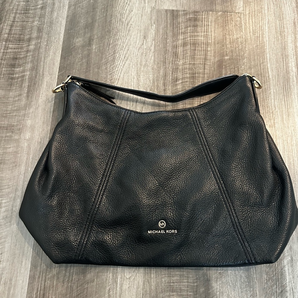Michael Kors Black Hobo Bag Sleek Leather Design